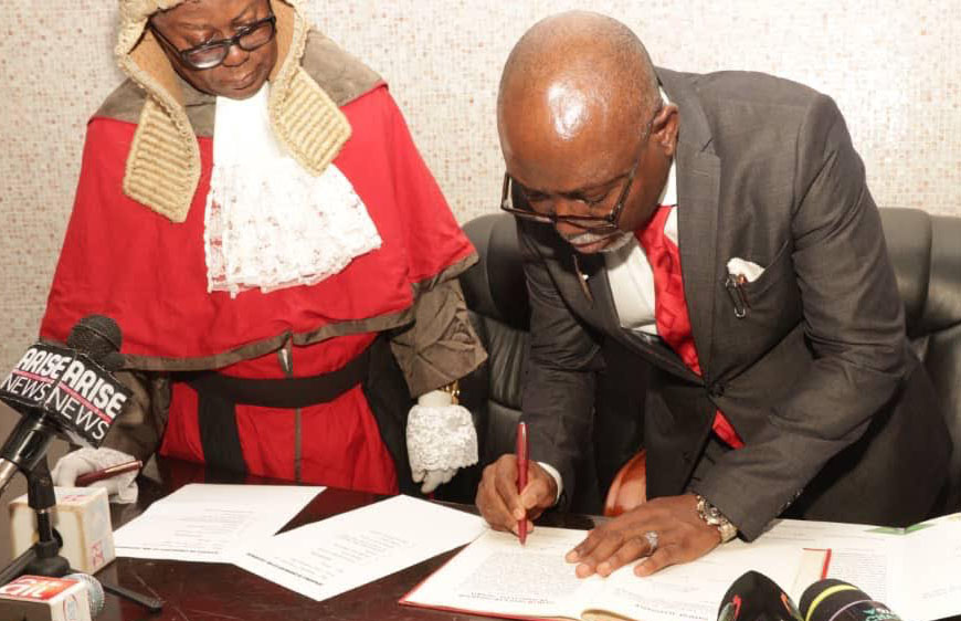 Ondo Governor Aiyedatiwa Signs N395 Billion 2024 Budget | - Ondo Online